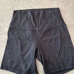 Lulu lemon bike shorts 
Size 6